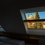 Pod Zamkom 4*